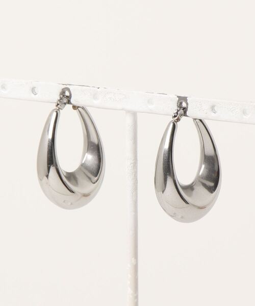 notch.(ノッチ)の「【金属アレルギー対応】ワンタッチオーバルフープピアス/サージカルステンレス(ピアス(両耳用)・レディース・シルバー/ゴールド・ONESIZE)」の4枚目の写真