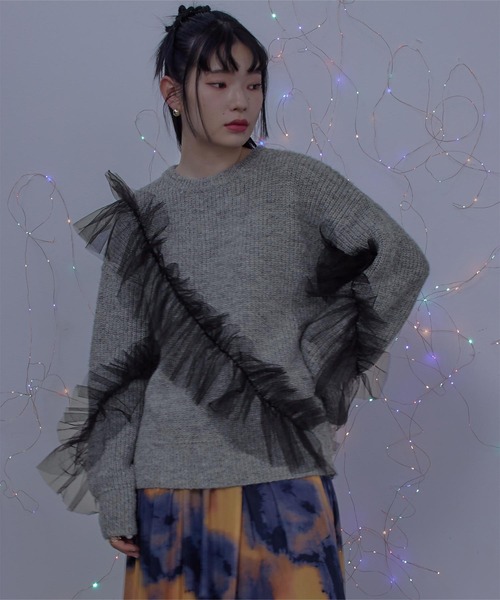miette(ミエット)の「アシンメトリーチュールフリルニット(ニット/セーター・レディース・ブラック/カーキ/グレー・FREE)」の1枚目の写真