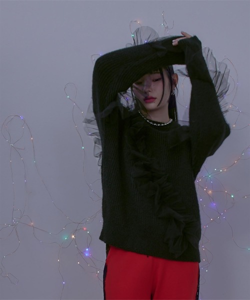 miette(ミエット)の「アシンメトリーチュールフリルニット(ニット/セーター・レディース・ブラック/カーキ/グレー・FREE)」の4枚目の写真