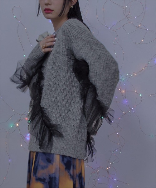 miette(ミエット)の「アシンメトリーチュールフリルニット(ニット/セーター・レディース・ブラック/カーキ/グレー・FREE)」の5枚目の写真