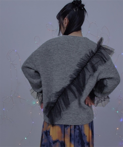 miette(ミエット)の「アシンメトリーチュールフリルニット(ニット/セーター・レディース・ブラック/カーキ/グレー・FREE)」の6枚目の写真
