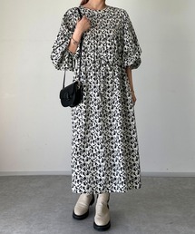 un dix cors | 単色花柄プリーツロングワンピース(ワンピース)