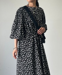 un dix cors | 単色花柄プリーツロングワンピース(ワンピース)