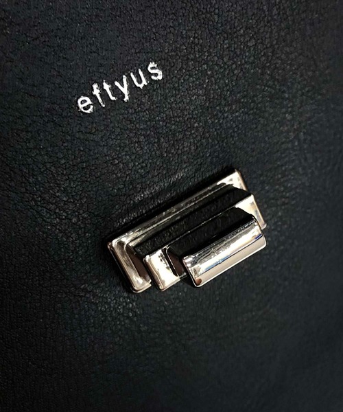 eftyus(エフティウス)の「2way レザー スクエア ショルダーバッグ feat.インフルエンサー翔(ショルダーバッグ・メンズ・ライトグレー/ブラック・FREE)」の4枚目の写真