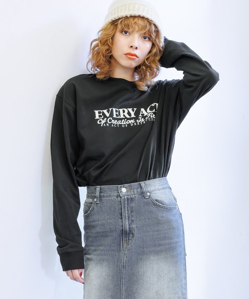 PAGEBOY(ページボーイ)の「PBLIM/フロッキーロゴロンT(Tシャツ/カットソー・レディース・ブラック/オフホワイト・MEDIUM/LARGE)」の1枚目の写真