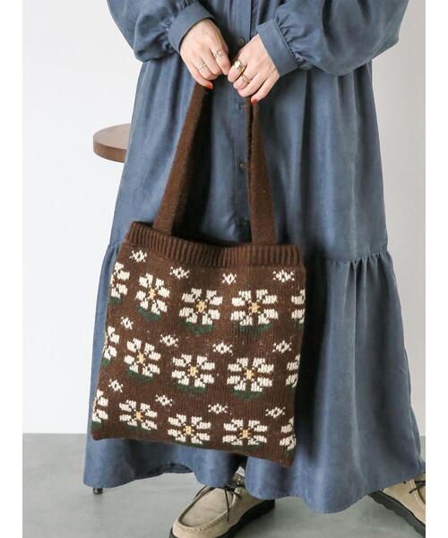 ehka sopo（エヘカソポ）の「花柄ニットバッグ（ハンドバッグ・レディース・モカ/レッド/キナリ・F）」の3枚目の写真