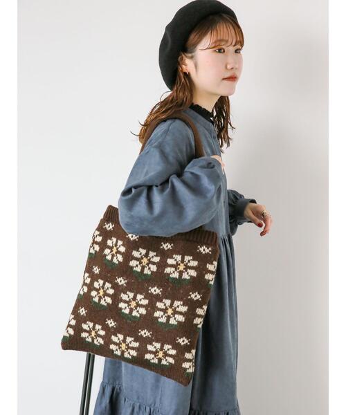 ehka sopo（エヘカソポ）の「花柄ニットバッグ（ハンドバッグ・レディース・モカ/レッド/キナリ・F）」の6枚目の写真