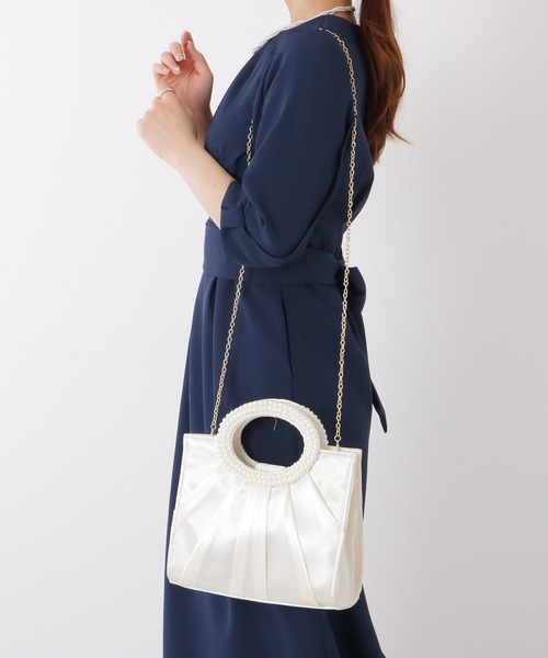 Lace Ladies(レースレディース)の「パール ハンドル タック スクエア ハンド バッグ(クラッチバッグ・レディース・ブラック/アイボリー・FREE)」の16枚目の写真