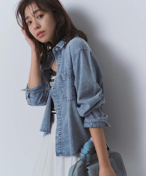 JUSGLITTY（ジャスグリッティー）の「クロップドデニムシャツ（シャツ/ブラウス・レディース・ブルー系その他3/ライトブルー/ピンク/サックスブルー・2/1）」の6枚目の写真