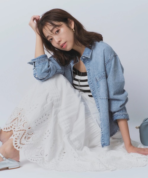 JUSGLITTY（ジャスグリッティー）の「クロップドデニムシャツ（シャツ/ブラウス・レディース・ブルー系その他3/ライトブルー/ピンク/サックスブルー・2/1）」の7枚目の写真