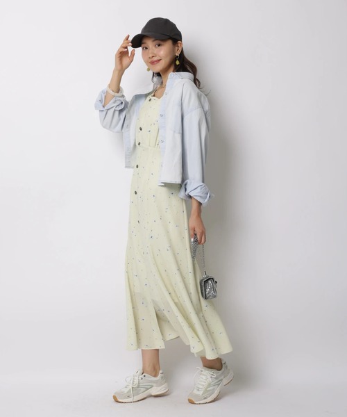 JUSGLITTY（ジャスグリッティー）の「クロップドデニムシャツ（シャツ/ブラウス・レディース・ブルー系その他3/ライトブルー/ピンク/サックスブルー・2/1）」の15枚目の写真