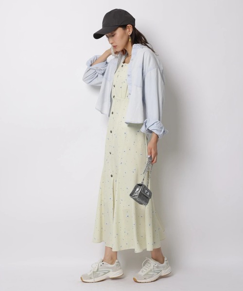 JUSGLITTY（ジャスグリッティー）の「クロップドデニムシャツ（シャツ/ブラウス・レディース・ブルー系その他3/ライトブルー/ピンク/サックスブルー・2/1）」の19枚目の写真