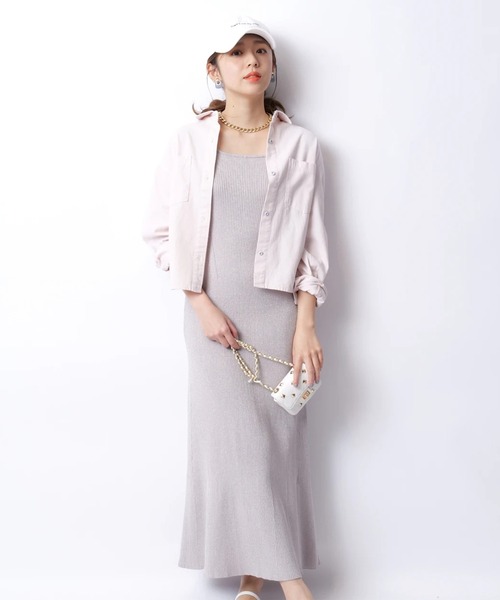 JUSGLITTY（ジャスグリッティー）の「クロップドデニムシャツ（シャツ/ブラウス・レディース・ブルー系その他3/ライトブルー/ピンク/サックスブルー・2/1）」の22枚目の写真