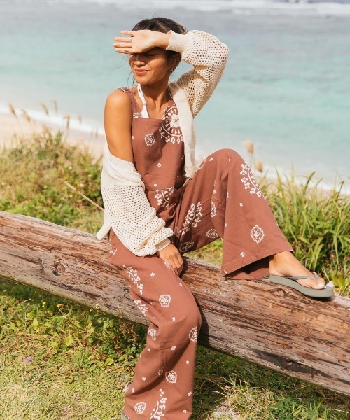 ROXY(ロキシー)の「SWEET NOTE PRINTED/ロキシーマルチフラワーパターンワイドフィットサロペット(サロペット/オーバーオール・レディース・ブラウン・LARGE/MEDIUM/SMALL)」の4枚目の写真