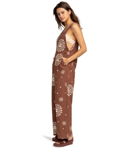 ROXY(ロキシー)の「SWEET NOTE PRINTED/ロキシーマルチフラワーパターンワイドフィットサロペット(サロペット/オーバーオール・レディース・ブラウン・LARGE/MEDIUM/SMALL)」の11枚目の写真