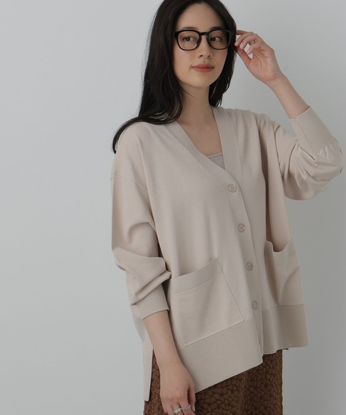 saloon（サルーン）の「SALOON(サルーン)/Vネックポケットカーデ（カーディガン/ボレロ・レディース・ライトベージュ/オレンジ/ネイビー・FREE）」の2枚目の写真