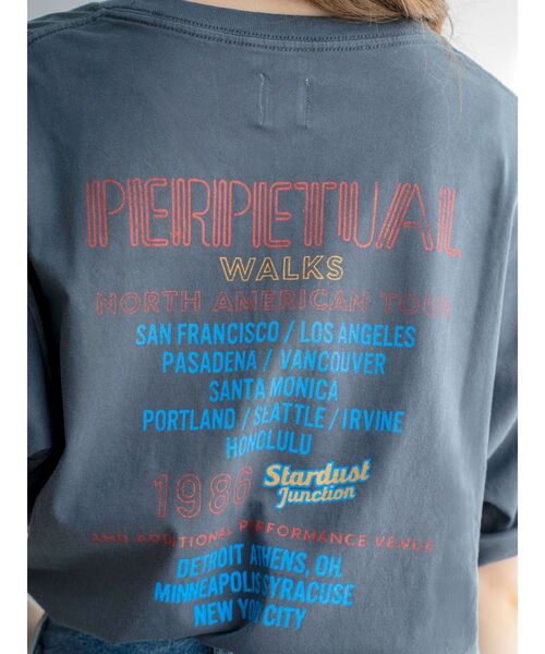 Ungrid(アングリッド)の「ツアーロゴルーズTee(Tシャツ/カットソー・レディース・オフホワイト/チャコールグレー/オレンジ/パープル/グリーン・FREE)」の16枚目の写真