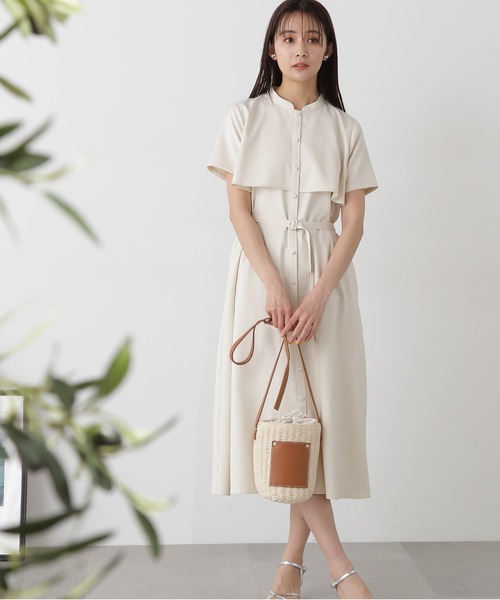 N.(N. Natural Beauty Basic)(エヌエヌナチュラルビューティーベーシック)の「◆ベルト付ケープディティールワンピース(ワンピース・レディース・オフホワイト/グレー/ブルー・MEDIUM)」の1枚目の写真