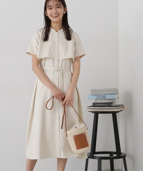 N.(N. Natural Beauty Basic)(エヌエヌナチュラルビューティーベーシック)の「◆ベルト付ケープディティールワンピース(ワンピース・レディース・オフホワイト/グレー/ブルー・MEDIUM)」の4枚目の写真