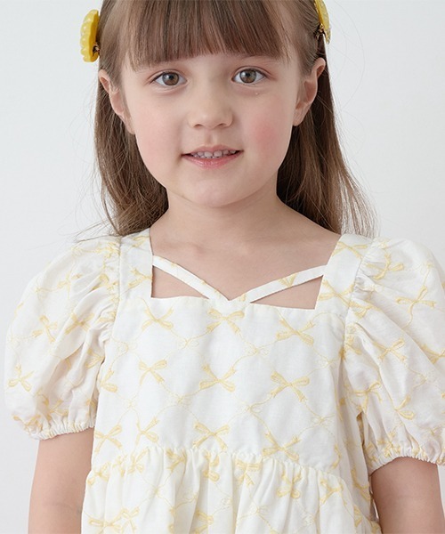 Lycee mine（リセマイン）の「リボン刺しゅうたっぷりギャザーワンピース（シャツワンピース・キッズ・イエロー/ラベンダー/スカイブルー/ピンク系その他・150cm/140cm/130cm/120cm/110cm/100cm）」の11枚目の写真