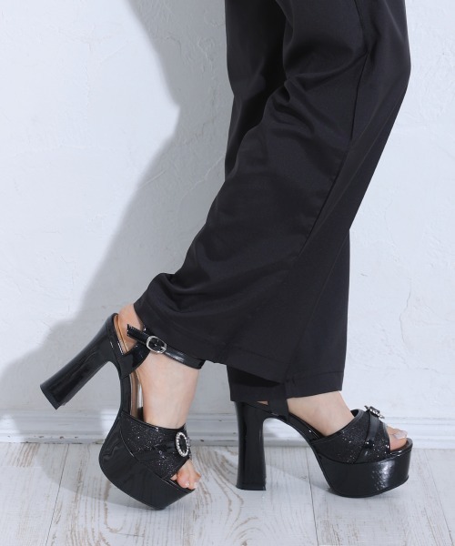 DEMETER(デメテル)の「厚底 太ヒール ビジューバックル アンクルストラップ サンダル(サンダル・レディース・ブラック/シルバー/ホワイト・S/M/L/LL)」の1枚目の写真