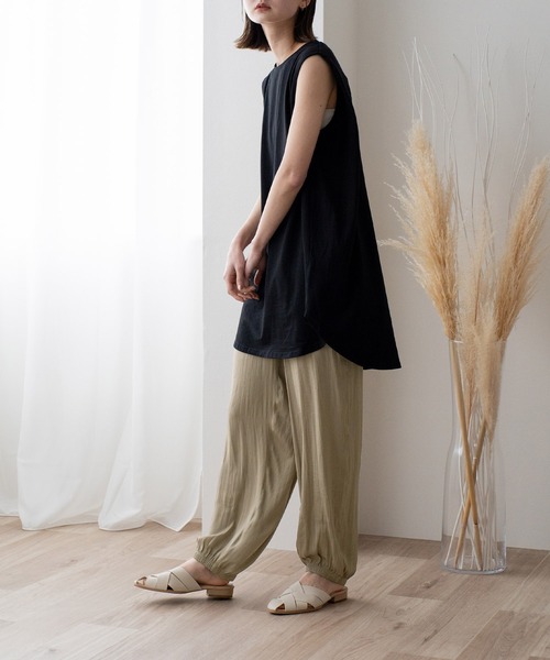 VitaFelice（ヴィータフェリーチェ）の「シャイニードレープ裾絞りパンツ（その他ルームウェア・レディース・ダークオレンジ/チャコール/ベージュ・M/L）」の9枚目の写真