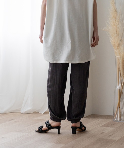 VitaFelice（ヴィータフェリーチェ）の「シャイニードレープ裾絞りパンツ（その他ルームウェア・レディース・ダークオレンジ/チャコール/ベージュ・M/L）」の13枚目の写真