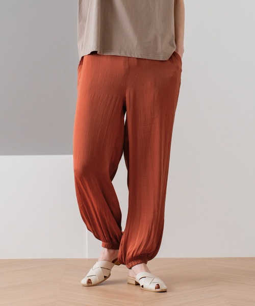 VitaFelice（ヴィータフェリーチェ）の「シャイニードレープ裾絞りパンツ（その他ルームウェア・レディース・ダークオレンジ/チャコール/ベージュ・M/L）」の20枚目の写真