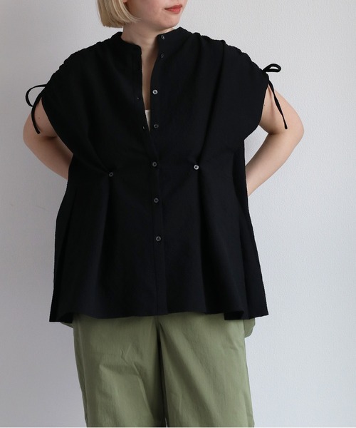 cepo（セポ）の「リサイクルポリサッカー バンドカラーペプラムシャツ＜セットアップ可能＞（シャツ/ブラウス・レディース・ブラック/ブラック×ホワイト/オリーブ・M）」の2枚目の写真