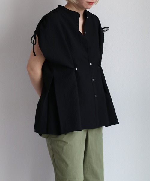 cepo（セポ）の「リサイクルポリサッカー バンドカラーペプラムシャツ＜セットアップ可能＞（シャツ/ブラウス・レディース・ブラック/ブラック×ホワイト/オリーブ・M）」の4枚目の写真