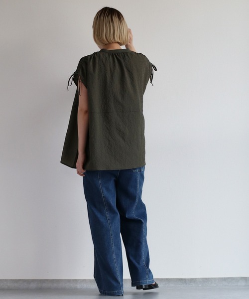 cepo（セポ）の「リサイクルポリサッカー バンドカラーペプラムシャツ＜セットアップ可能＞（シャツ/ブラウス・レディース・ブラック/ブラック×ホワイト/オリーブ・M）」の7枚目の写真