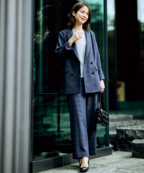 7days Life Styling(セブンデイズライフスタイリング)の「【洗える・ストレッチ】うすカル シャドーチェック柄セミワイドパンツスーツ(ダブルブレストテーラードジャケット+パンツ)(スーツセット・レディース・グレー系/ネイビー系・LL/3L/S/M/L)」の1枚目の写真