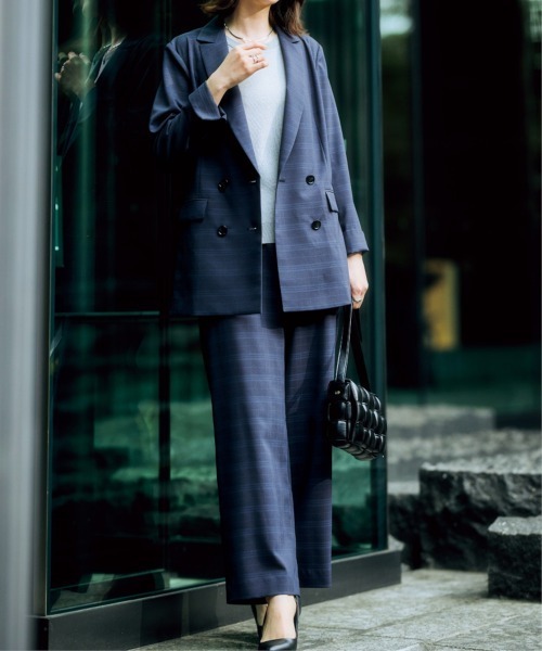 7days Life Styling(セブンデイズライフスタイリング)の「【洗える・ストレッチ】うすカル シャドーチェック柄セミワイドパンツスーツ(ダブルブレストテーラードジャケット+パンツ)(スーツセット・レディース・グレー系/ネイビー系・LL/3L/S/M/L)」の4枚目の写真