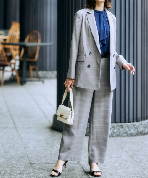 7days Life Styling(セブンデイズライフスタイリング)の「【洗える・ストレッチ】うすカル シャドーチェック柄セミワイドパンツスーツ(ダブルブレストテーラードジャケット+パンツ)(スーツセット・レディース・グレー系/ネイビー系・LL/3L/S/M/L)」の13枚目の写真