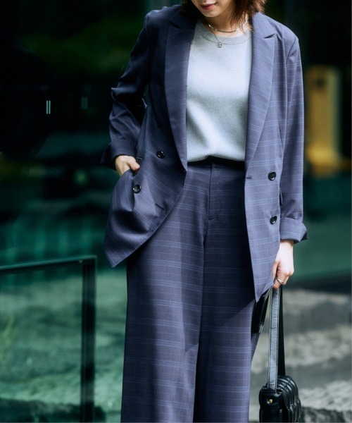 7days Life Styling(セブンデイズライフスタイリング)の「【洗える・ストレッチ】うすカル シャドーチェック柄セミワイドパンツスーツ(ダブルブレストテーラードジャケット+パンツ)(スーツセット・レディース・グレー系/ネイビー系・LL/3L/S/M/L)」の3枚目の写真