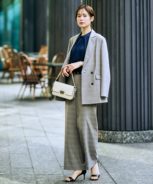 7days Life Styling(セブンデイズライフスタイリング)の「【洗える・ストレッチ】うすカル シャドーチェック柄セミワイドパンツスーツ(ダブルブレストテーラードジャケット+パンツ)(スーツセット・レディース・グレー系/ネイビー系・LL/3L/S/M/L)」の10枚目の写真