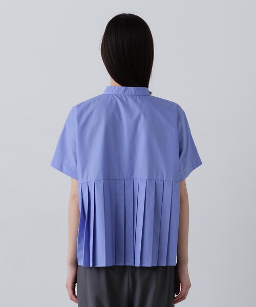N.(N. Natural Beauty Basic)(エヌエヌナチュラルビューティーベーシック)の「◆バックプリーツバンドカラーシャツ(シャツ/ブラウス・レディース・オフホワイト/グレー/ブルー・MEDIUM)」の5枚目の写真