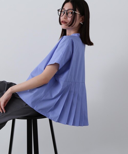 N.(N. Natural Beauty Basic)(エヌエヌナチュラルビューティーベーシック)の「◆バックプリーツバンドカラーシャツ(シャツ/ブラウス・レディース・オフホワイト/グレー/ブルー・MEDIUM)」の1枚目の写真