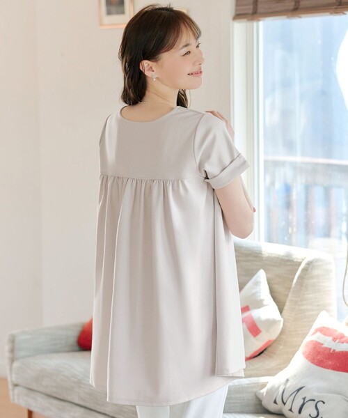 Tiaclasse(ティアクラッセ)の「【UVカット・吸水速乾】 “きれい見え” バックフレアチュニック(Tシャツ/カットソー・レディース・ネイビー/グレイッシュベージュ/ブラック・M/L)」の3枚目の写真