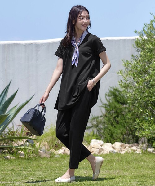 Tiaclasse(ティアクラッセ)の「【UVカット・吸水速乾】 “きれい見え” バックフレアチュニック(Tシャツ/カットソー・レディース・ネイビー/グレイッシュベージュ/ブラック・M/L)」の6枚目の写真