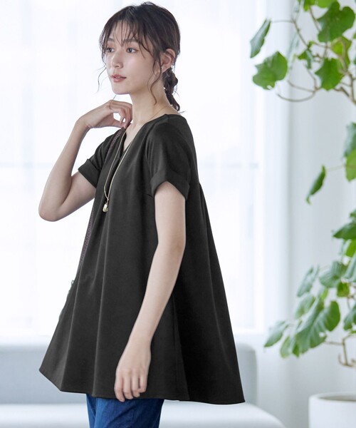 Tiaclasse(ティアクラッセ)の「【UVカット・吸水速乾】 “きれい見え” バックフレアチュニック(Tシャツ/カットソー・レディース・ネイビー/グレイッシュベージュ/ブラック・M/L)」の16枚目の写真