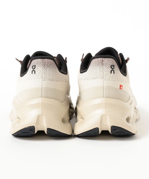 【美品】On レディーススニーカー　24.5センチ　ホワイト　ブラック adidas アディダス スニーカー レディース スーパースター