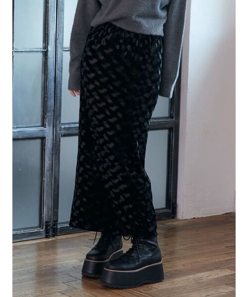 MURUA（ムルーア）の「ペイントベロアナロースカート（スカート・レディース・その他2/ブラック・FREE）」の2枚目の写真