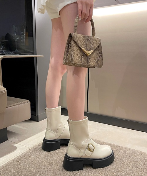 Lace Ladies（レースレディース）の「ベルト付き 厚底 フラット ショート ブーツ（ブーツ・レディース・ブラック/アイボリー・22.5/23/23.5/24/24.5）」の15枚目の写真
