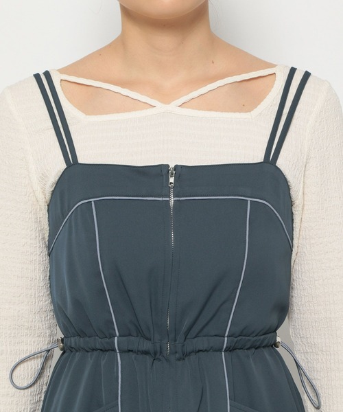 mysty woman(ミスティウーマン)の「パイピングコードキャミワンピース 148915(ワンピース・レディース・グリーン/ベージュ/ブラック・FREE)」の11枚目の写真