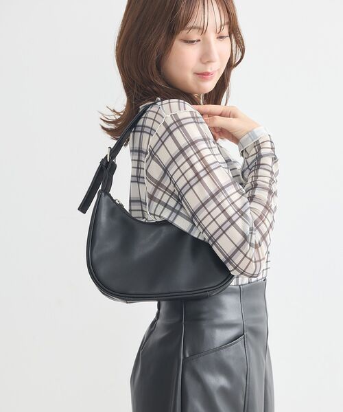 earth music&ecology（アースミュージックアンドエコロジー）の「ハーフムーンアジャスタブルバッグ（トートバッグ・レディース・ブラック/シルバー/キャメル・FREE）」の6枚目の写真