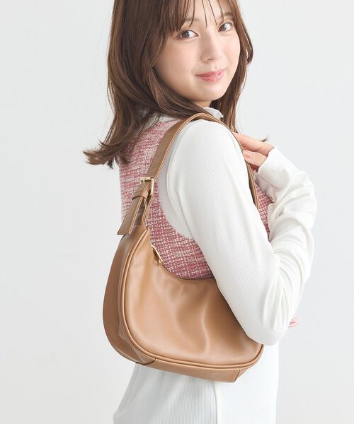 earth music&ecology（アースミュージックアンドエコロジー）の「ハーフムーンアジャスタブルバッグ（トートバッグ・レディース・ブラック/シルバー/キャメル・FREE）」の19枚目の写真