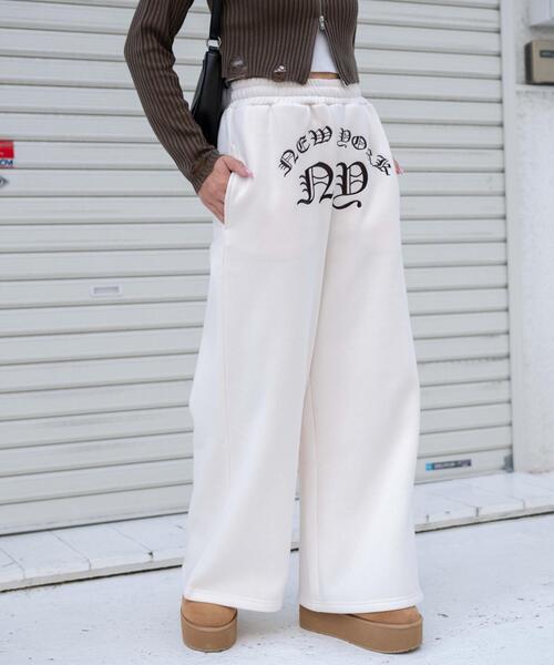 WEGO（ウィゴー）の「WEGO/グラフィック刺繍裏起毛ワイドスウェットパンツ（スウェットパンツ・レディース・アイボリー/ダークグレー・FREE）」の2枚目の写真