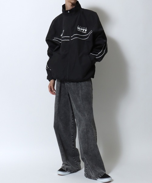 極美品/XL相当 パーリーゲイツ　トラックジャケット　ナイロン　ストライプ　ロゴ パーリーゲイツ ジャケットブルゾン ネイビー×白 地模様 蓄熱