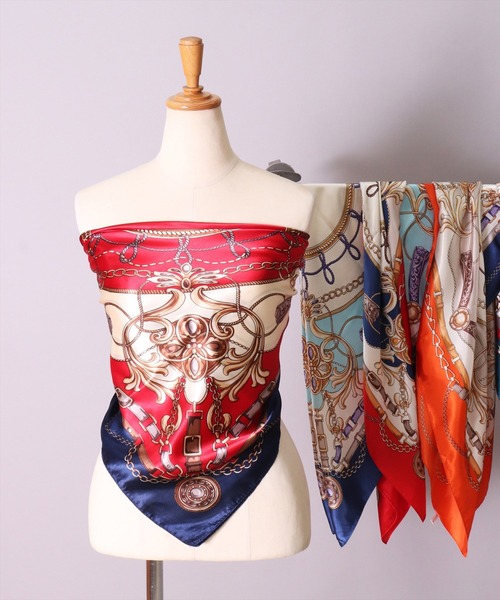 BAYBLO（ベイブロ）の「(SB)【ユニセックス】【リング付き】プリント 大判 スカーフ[90cm×90cm]（バンダナ/スカーフ・レディース・ブルー系/グリーン系/オレンジ系/ネイビー系/レッド系・ONE SIZE）」の8枚目の写真